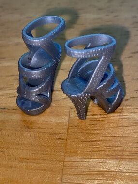 BARBIE HEELS SILVER STRAPPY SANDALS STUD HEELS FASHION STYLE CUTE DOLL SHOES